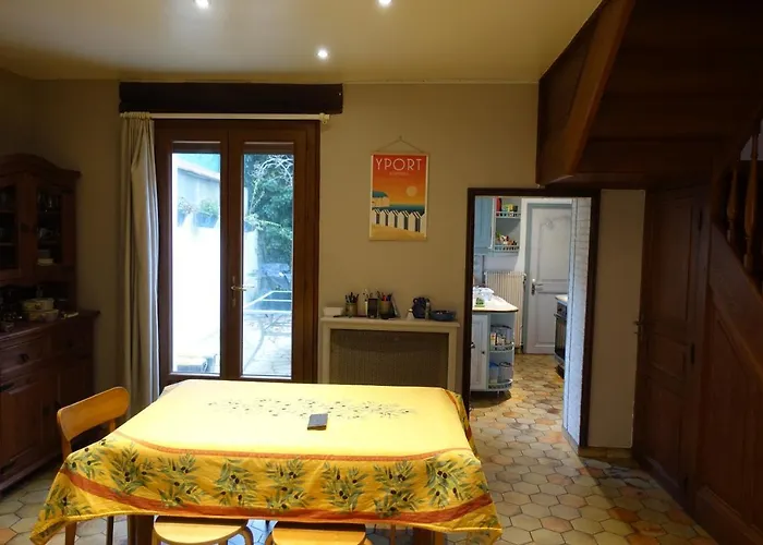 Tout Un 2Eme Etage A 300 Metres De La Mer, Chez L\'Habitant !