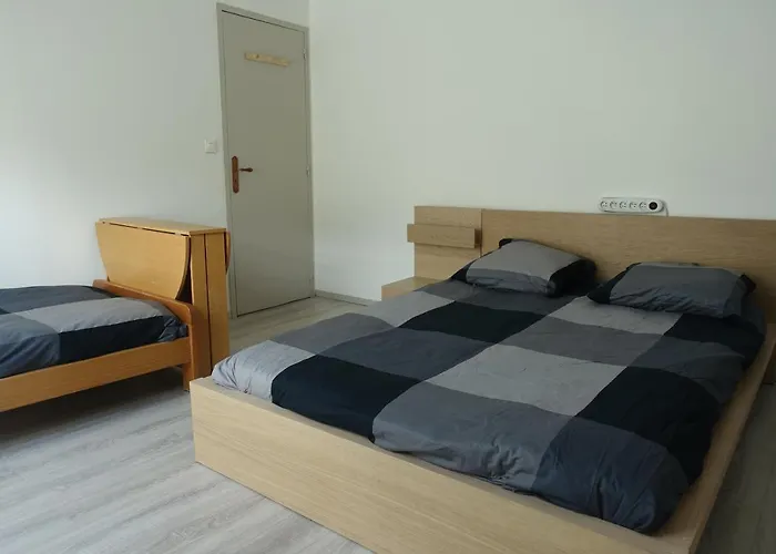 Tout Un 2Eme Etage A 300 Metres De La Mer, Chez L\'Habitant !