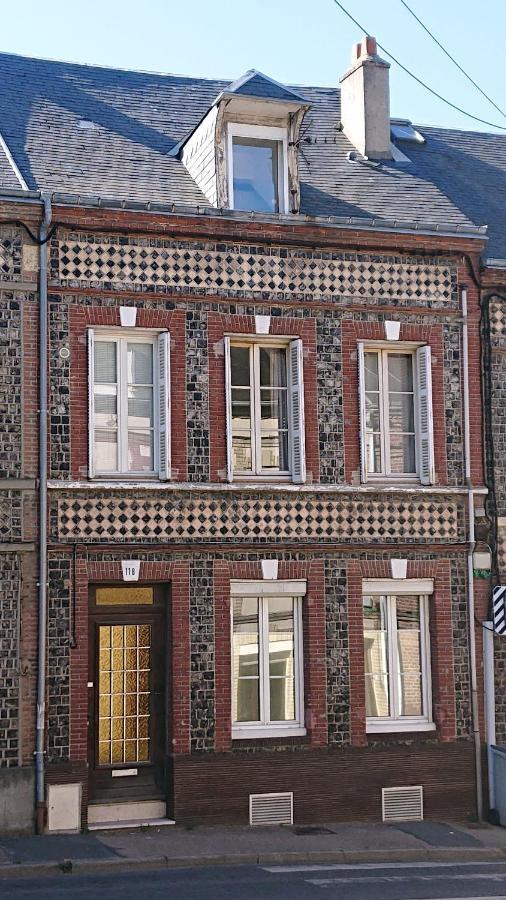 Un 2eme Etage A 300 Metres De La Mer, ! Homestay *